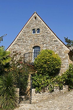 Typical stone cottage, Beynac-et-Cazenac, Dordogne, Aquitaine, France, Europe