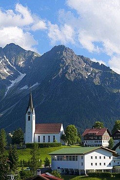 Hirschegg with Elferkopf und Zwoelferkopf Mountains, Kleinwalsertal, Little Walser Valley, Allgaeu, Vorarlberg, Austria, Europe