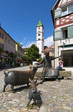 Antonius-Brunnen fountain on Saumarkt square and church St. Martin in Wangen im Allgaeu, Upper Swabia, Allgaeu, Baden-Wuerttemberg, Germany, Europe