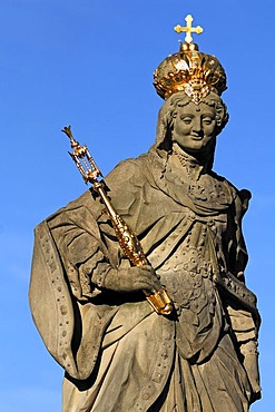 Detail of the statue of Empress Cunigunde with crown and scepter, Untere Bruecke, Bamberg, Upper Franconia, Bavaria, Germany, Europe