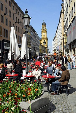 Bar, coffeehouse and restaurant, terrace in the Theatinerstrasse street, in the back the Theatinerkirche church, old town, Munich, Upper Bavaria, Bavaria, Germany, Europe