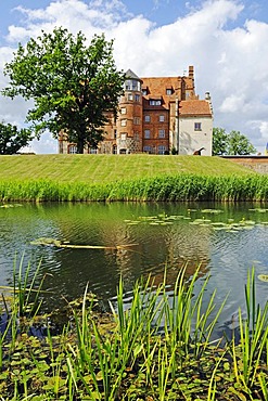 Lake in the park in front of Schloss Ulrichshusen castle of the family von Maltzahn, Mecklenburg-Western Pomerania, Germany, Europe