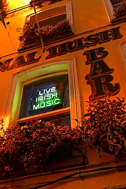 Live Irish music, sign at a bar, Dublin, Ireland, Europe