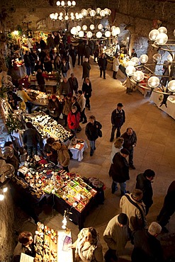 Exhibition of handicrafts at the Christmas market in the ruins of Aggstein Castle, World Heritage Site, Wachau, Lower Austria, Austria, Europe