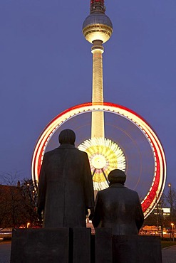 Long-term exposure of a Ferris wheel behind the statue of Karl Marx and Friedrich Engels, Berlin, Germany, Europe