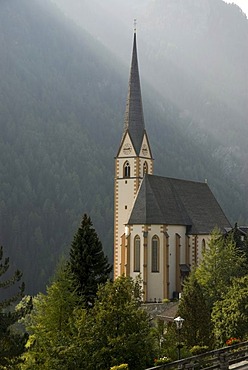 Church of Heiligenblut at Mt. Grossglockner in the Nationalpark Hohe Tauern national park, Carinthia, Austria