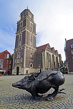 St Lamberti church, wild boar, sculpture, market square, Coesfeld, Muensterland region, North Rhine-Westphalia, Germany, Europe