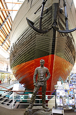 Fridtjof Nansen sculpture in front of the original exploration vessel Fram, Fram Museum, Bygdoy, Oslo, Norway, Scandinavia, Europe