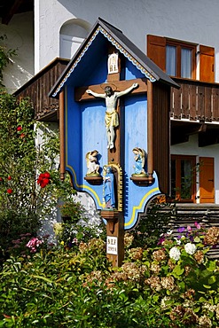 Wayside cross in Alteiselfing, Eiselfing, Upper Bavaria, Germany, Europe