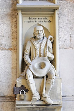 Wall reliefs, figure on the side entrance, Heilig-Kreuz-Muenster minster, Schwabisch Gmund, Baden-Wuerttemberg, Germany, Europe