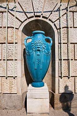 Vase, Stadtpark city park, Art Nouveau, Ringstrasse street, Vienna, Austria, Europe