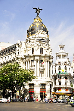 Metropolis Building, 1910, Edificio Metropolis, on the Gran Via with its monumental angel statue, Madrid, Spain, Iberian Peninsula, Europe