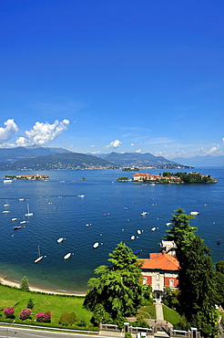 Isola Bella and Isola dei Pescatori island, Borromean Islands, Stresa, Lago Maggiore lake, Piedmont, Italy, Europe