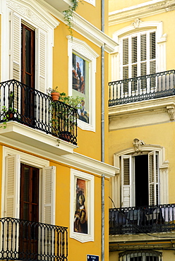 Trompe d'oeil paintings on a building on Plaza De Sant Nicolau in Valencia, Spain, Europe