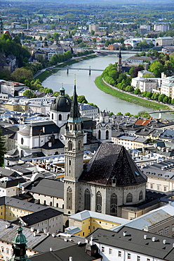 View from the Festung Hohensalzburg fortress on the historic town with Franziskanerkirche Franciscan church, Kollegienkirche collegiate church, Salzburg's University Church and the Salzach River, Salzburg, Salzburger Land state, Austria, Europe