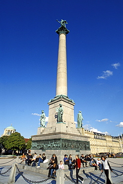 Palace Square with Jubilee Column, people, Neues Schloss palace, Stuttgart, Baden-Wuerttemberg, Germany, Europe