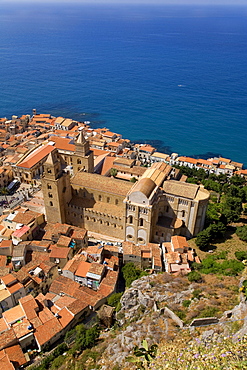 View from the Rocca di Cefalo on the old town of Cefalo, Normannendom cathedral, Cefalu, Palermo Province, Sicily, Italy, Europe