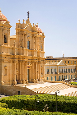 Santi Nicola e Corrado cathedral, facade, staircase, UNESCO World Heritage Site, Noto, Syracuse Province, Sicily, Italy, Europe