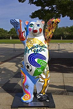 Bear, statue at the entrance to the Olympic Stadium, Berlin, Germany, Europe