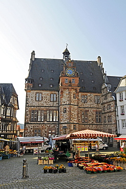 Farmer's market, Marktplatz market square, town hall, historic centre, Marburg, Hesse, Germany, Europe