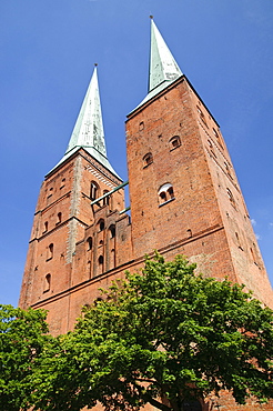 Twin towers of the Luebecker Dom cathedral, Luebeck, Schleswig-Holstein, Germany, Europe