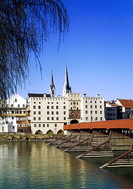 Brucktor bridge gate above the river Inn with Marienkirche, Mary's church, Wasserburg, Upper Bavaria, Germany, Europe