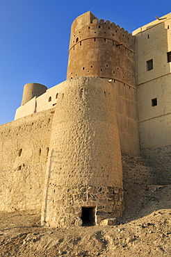 Historic adobe fortification Bahla fort or castle, UNESCO World Heritage Site, Hajar al Gharbi Mountains, Dhakiliya Region, Sultanate of Oman, Arabia, Middle East