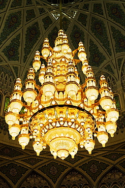 Huge chandelier in the central prayer hall at the Sultan Qaboos Grand Mosque, Muscat, Sultanate of Oman, Arabia, Middle East