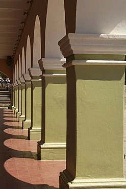 Historic town Dolores Hidalgo, colonnade, Province of Guanajuato, Mexico