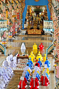 Monks and nuns praying, holy altar "the eye", ceremonial midday prayer in the Cao Dai temple, Tay Ninh, Vietnam, Asia