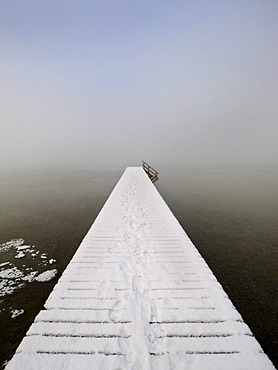 Jetty at Buchscharner Seewirt Inn at Lake Starnberg near Muensing, Upper Bavaria, Bavaria, Germany