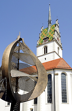 Buchhornbrunnen fountain and church of St. Nicholas, Friedrichshafen on Lake Constance, Baden-Wuerttemberg, Germany, Europe