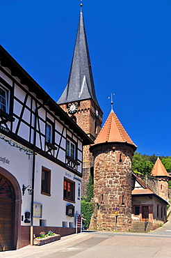 Half-timbered facade, with Wehrkirche fortified church and cemetery fortification, Doerrenbach, Naturpark Pfaelzerwald nature reserve, Palatinate, Rhineland-Palatinate, Germany, Europe