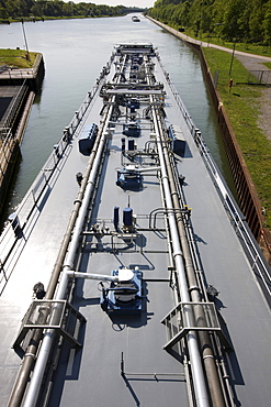 Lock at the Wesel-Datteln-Canal, for inland freight ships, locks near Dorsten, North Rhine-Westphalia, Germany, Europe