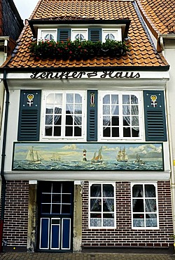 Historical mariner's house, maritime mural on the front, Schnoorviertel quarter, Schnoor, Bremen, Germany, Europe