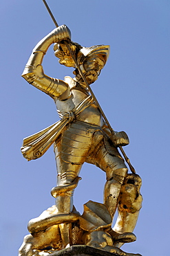 Golden statue of St. George on the Marktbrunnen market fountain, market place, Eisenach, Thuringia, Germany, Europe