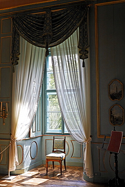 Interior design in the neoclassical style, windows with curtains, Schloss Elisabethenburg castle, Rhoen, Thuringia, Germany, Europe