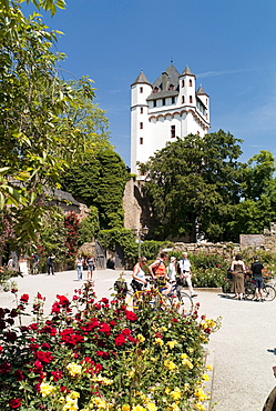 Rhine promenade with the electoral castle of the archbishops of Mainz, Eltville, Hesse, Germany, Europe