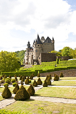 Schloss Buerresheim castle on a rocky spur in the Nettetal valley, municipality Sankt Johann near Mayen, Rhineland-Palatinate, Germany, Europe