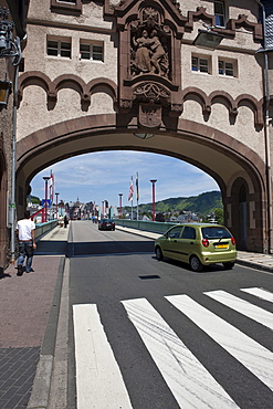 View on the Brueckentor bridge gate on the Mosel bridge, built 1899 by Bruno Moehring, quarter Trarbach, Mosel, district Bernkastel-Wittlich, Rhineland-Palatinate, Germany, Europe