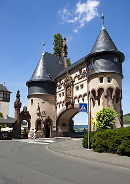 View on the Brueckentor bridge gate on the Mosel bridge, built 1899 by Bruno Moehring, quarter Trarbach, Mosel, district Bernkastel-Wittlich, Rhineland-Palatinate, Germany, Europe