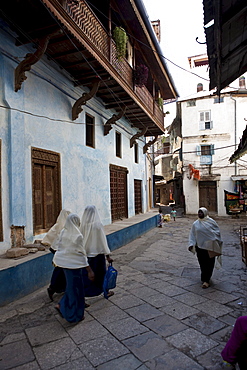 Small shop in the Changa Bazaar street, on the left the Emerson Spice Hotel, Stonetown, Stone Town, Zanzibar, Tanzania, Africa