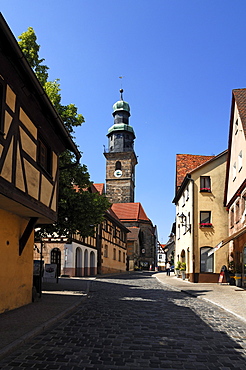 Tower of the Nikolai Church, left old Franconian half-timbered house, Lauf an der Pegnitz, Middle Franconia, Bavaria, Germany, Europe