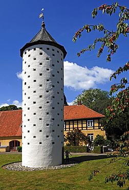 Old pigeon tower at Schloss Huennefeld palace, 13th cent., Bad Essen, Lower Saxony, Germany, Europe