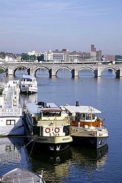 Tourist boats on Maas River, St. Servaas Bridge, Sint Servaasbrug, Maastricht, province of Limburg, Netherlands, Benelux, Europe