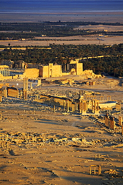 View from the castle Qala'at Ibn Ma'n on the ruins of the Palmyra archeological site, Tadmur, Syria, Asia