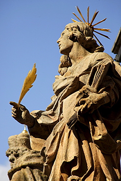 Statue of the Marian column on market square, &eskË Krumlov, Czech Republic, Europe