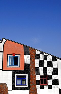 Detail of the facade of the Kunsthaus, art house building at Rogner Thermal Spa and Hotel complex, designed by Friedensreich Hundertwasser, Bad Blumau, Austria, Europe