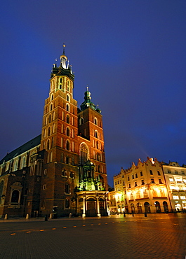 Gothic basilica of Virgin Mary, Kosciol Mariacki, on the main or grand market square Rynek Glowny at night, Cracow, Poland, Europe