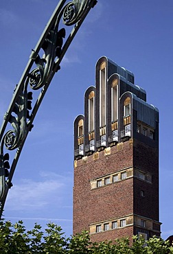 Hochzeitsturm tower of the Mathildenhoehe artist's colony, Darmstadt, Hesse, Germany, Europe